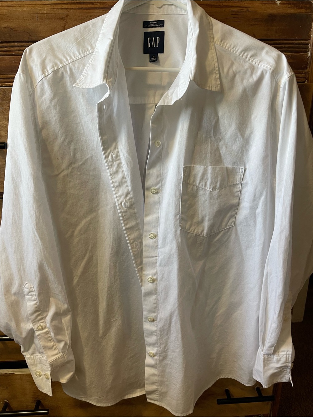 GAP woman’s organic cotton Classic White Button-Up Shirt